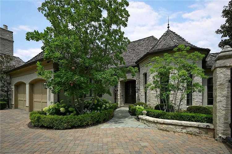 703 Ward Parkway Kansas City, MO 64112