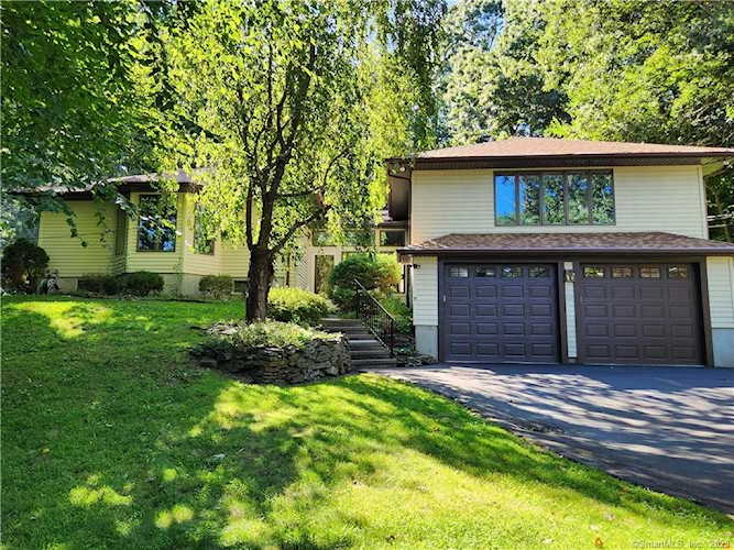614 Douglas Dr Orange, CT 06477