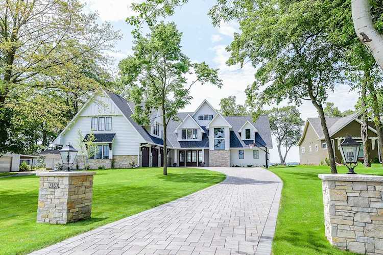 9881 Deerbrook Drive Chanhassen, MN 55317
