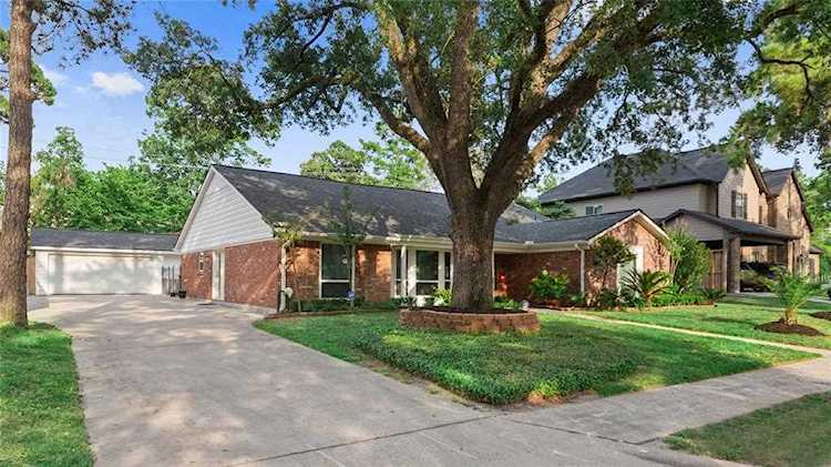 218 Faust Ln Houston, TX 77024