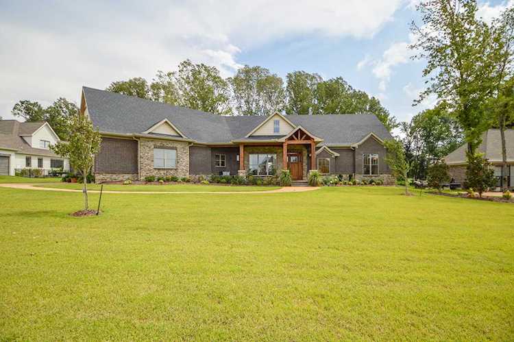 218 Turnberry Lane Starkville, MS 39759