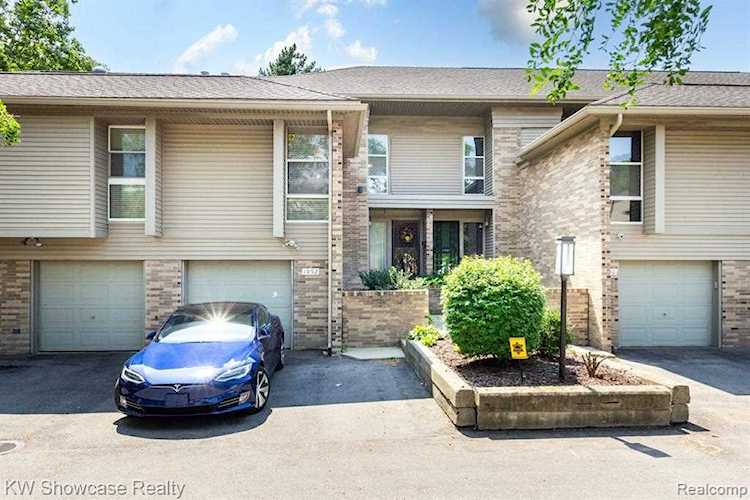 1952 Thornhill Place St Detroit, MI 48207
