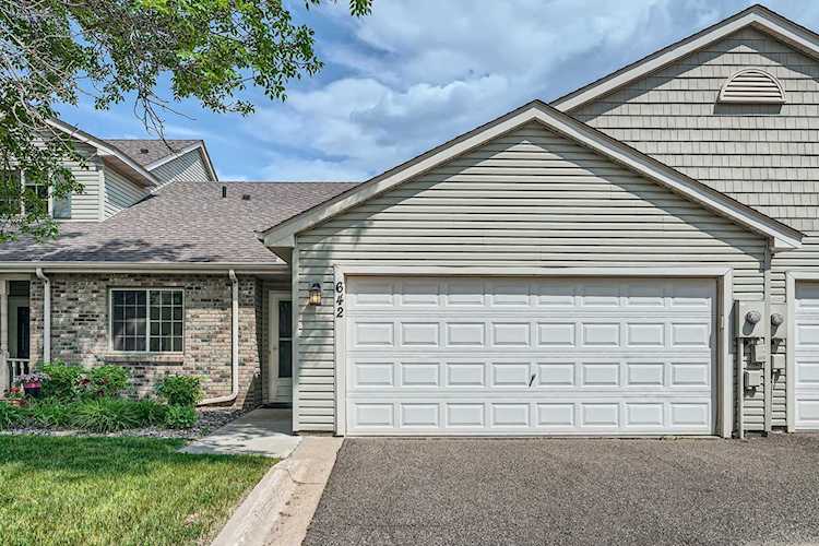 642 Monn Avenue Vadnais Heights, MN 55127