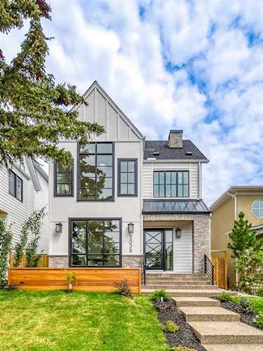 2028 41 Ave SW Calgary, AB T2T 2M1