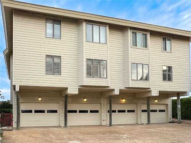 2820 Charlemagne Dr Virginia Beach, VA 23451