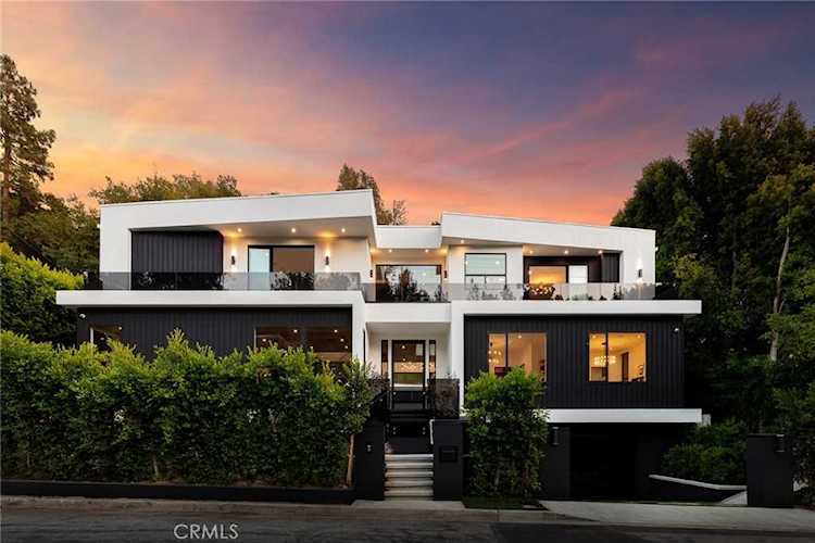 2630 Hutton Dr Beverly Hills, CA 90210