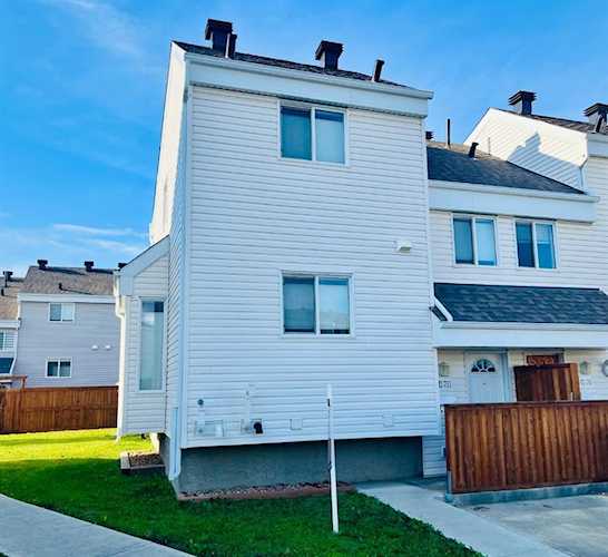 711 Beacon Hill Dr #42 Fort McMurray, AB T9H3R