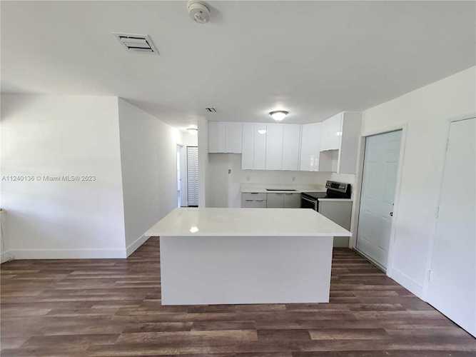 1770 NE 170th St North Miami Beach, FL 33162