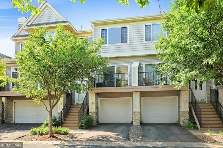 2330 Eagle Trace Lane Woodbury, MN 55129