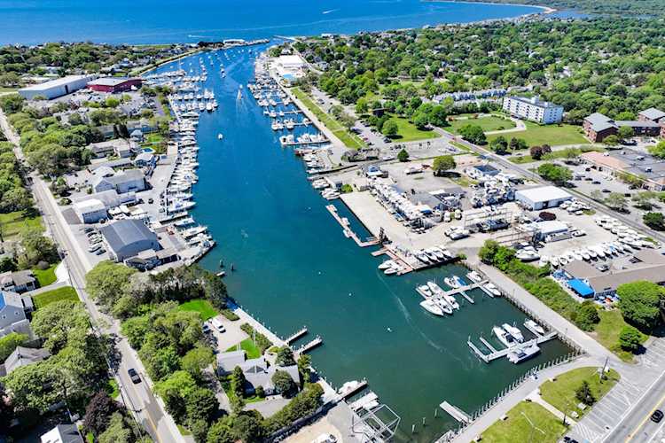 5 Keel De Sac Falmouth, MA 02540