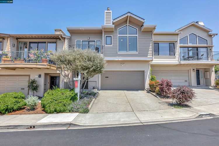 61 Schooner Hl Oakland, CA 94618