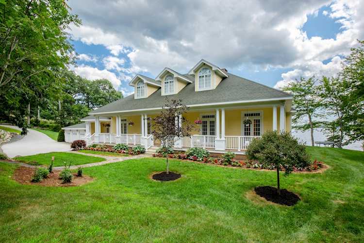 31 Viking Trail Ln Surry, ME 04684