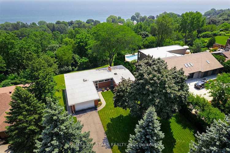 59 Hill Cres Toronto, ON M1M 1J3