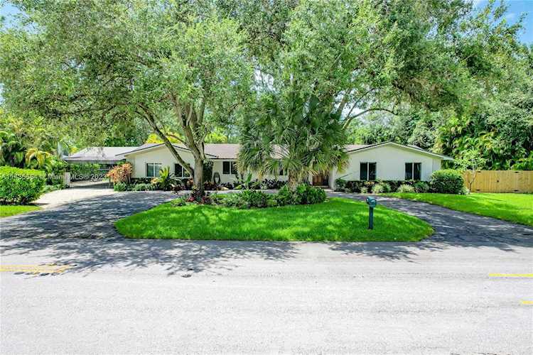8700 SW 106th St Miami, FL 33176