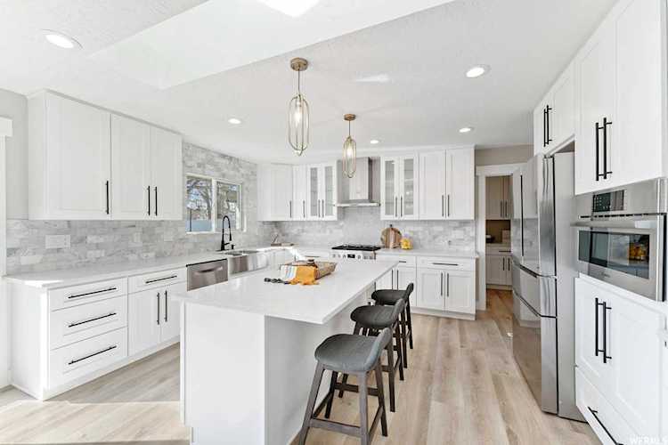 2105 W Lawrence Cir South Jordan, UT 84095