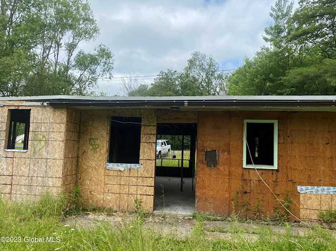 76 State Farm Rd Voorheesville, NY 12186