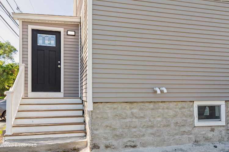 123 Exchange St Colonie, NY 12205
