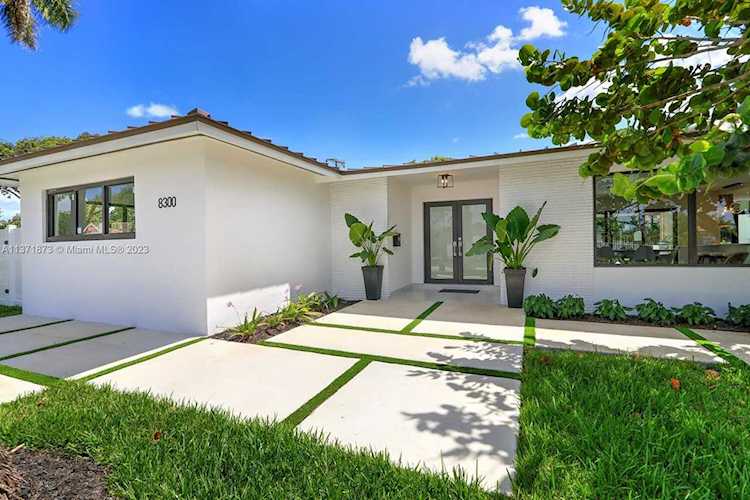 8300 SW 90th St Miami, FL 33156