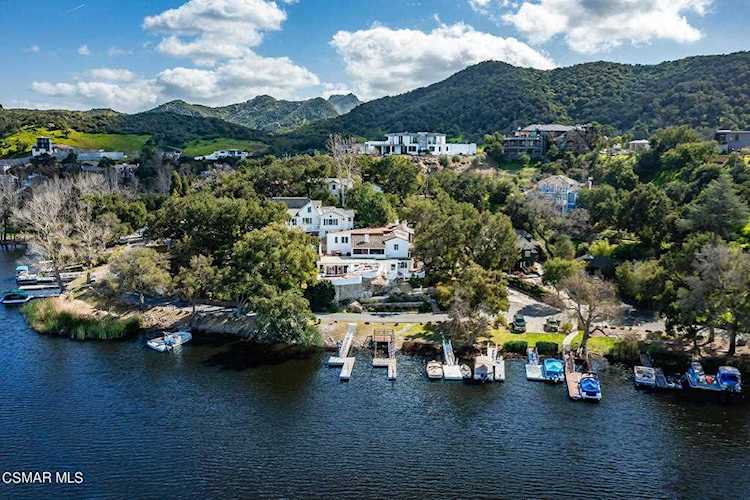 124 Lower Lake Rd Lake Sherwood, CA 91361