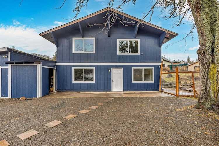 124 Hudspeth Ln Shady Cove, OR 97539
