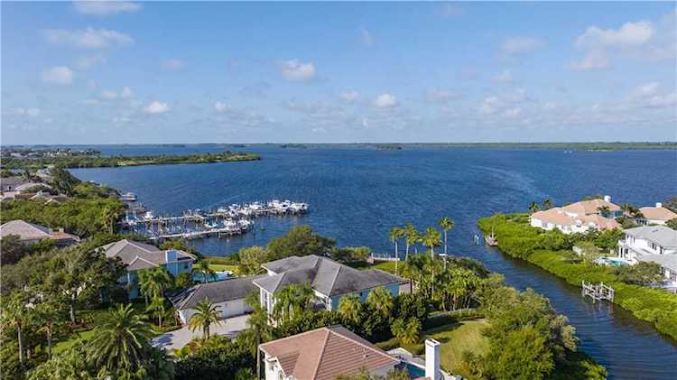 225 Riverway Dr Vero Beach, FL 32963