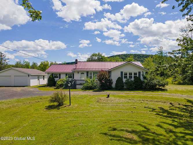 1369 Township Rd Altamont, NY 12009