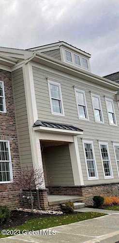 9 Cambridge Way Latham, NY 12110