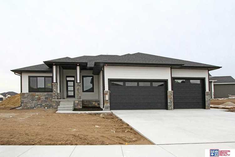 7711 Isidore Dr Lincoln, NE 68516 | MLS 22302374 Photo 1