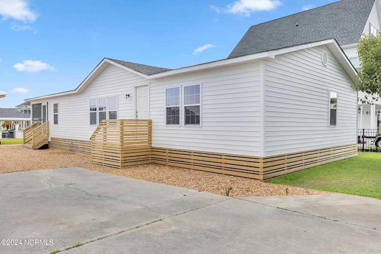 4043 4th St Surf City, NC 28445