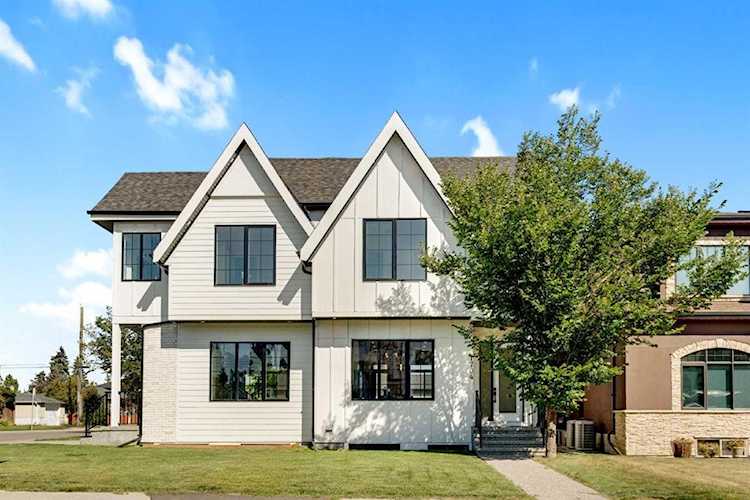 1704 27 St SW Calgary, AB T3C 1L5