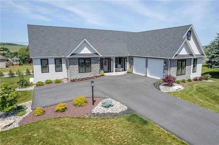 3421 Surrey Ct home for sale in Schnecksville, PA - Homeway Real Estate Photo 1