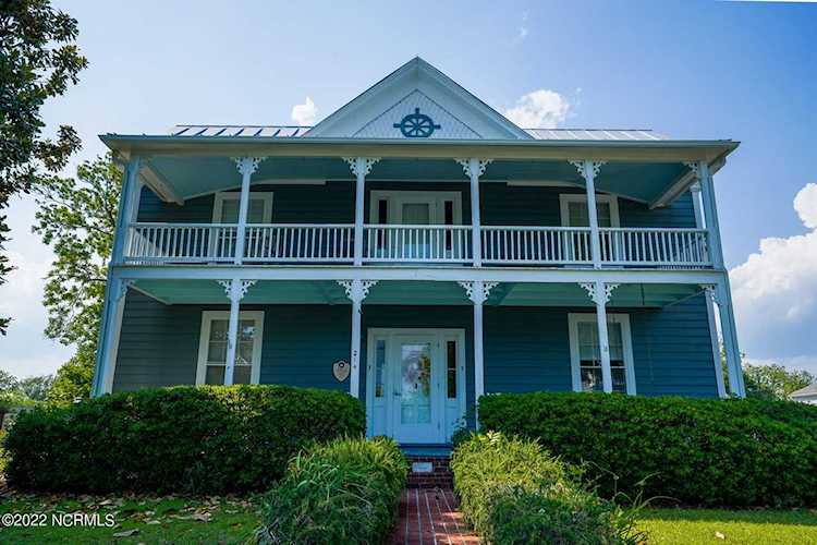 214 S Walnut St Swansboro, NC 28584