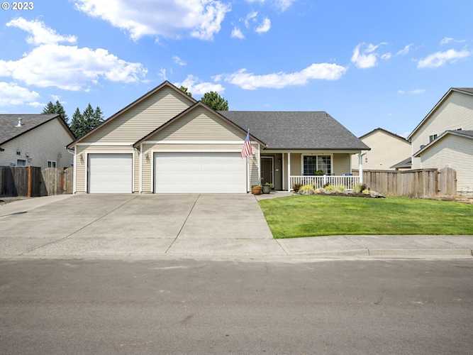 1513 E 3rd WAY La Center, WA 98629