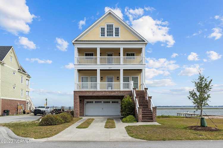 307 Oxton Place Newport, NC 28570