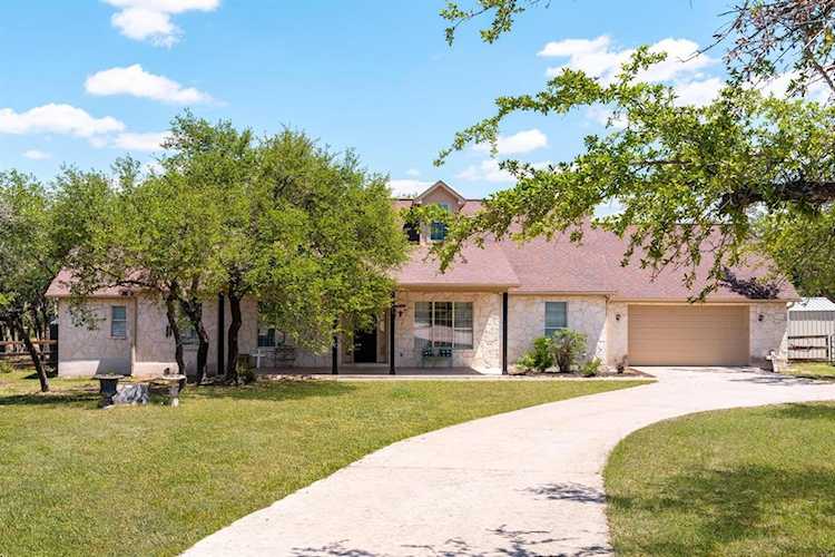 123 Horseshoe DR Dripping Springs, TX 78620
