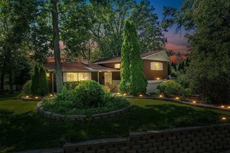 304 Woody Ln Monona, WI 53716
