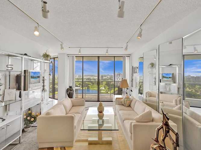 20281 E Country Club Dr #2309 Aventura, FL 33180