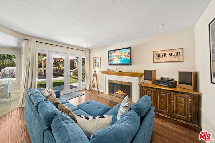 6341 Smoke Tree Ave Oak Park, CA 91377