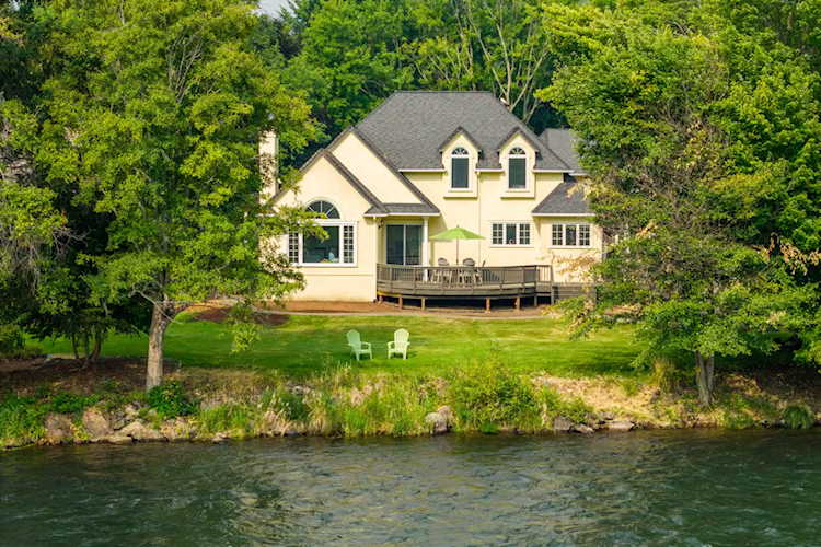 349 Rene Dr Shady Cove, OR 97539