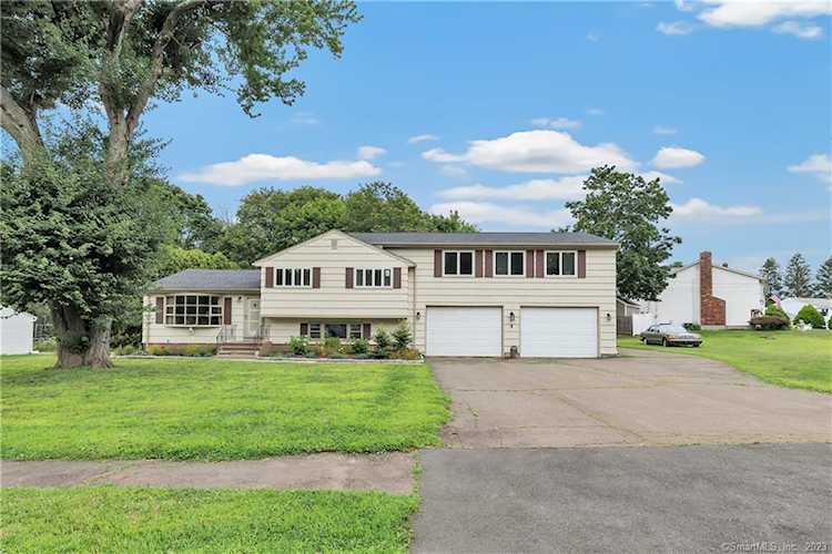 15 Turner Dr North Haven, CT 06473