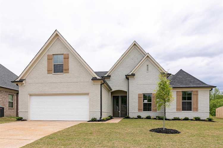 25 Dogwood Spring Dr Oakland, TN 38060