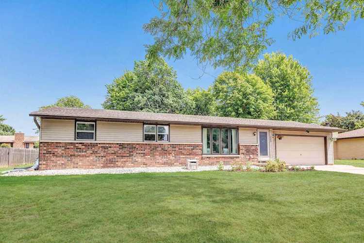 2343 Yellowstone Dr Green Bay, WI 54311 home for sale, MLS#50278663 - Dallaire Realty Photo 1