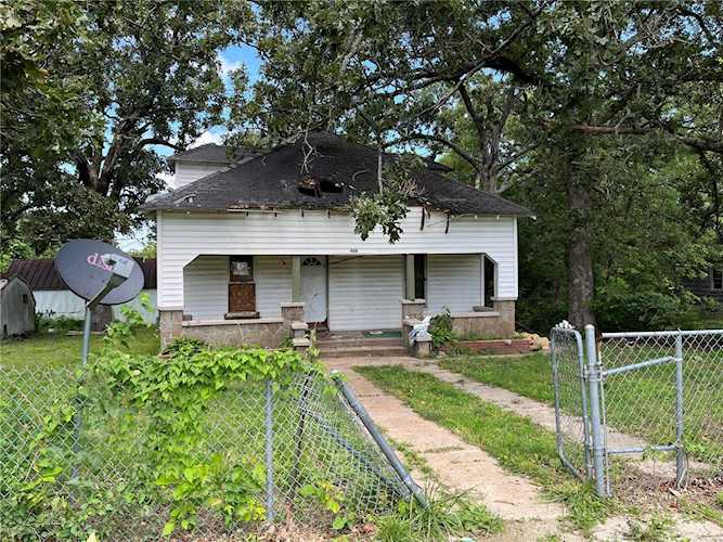 200 E 4th St Dixon, MO 65459