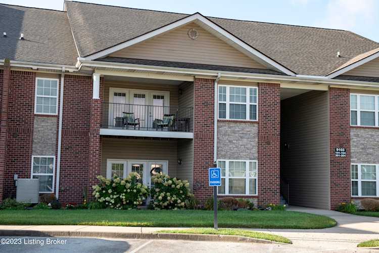9103 Meadow Valley Ln #201 Louisville, KY 40291