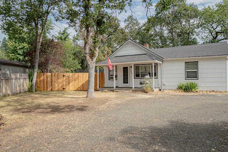 120 Birch St Shady Cove, OR 97539