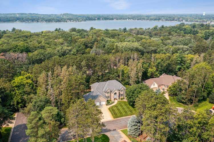 11 Lake Bay North Oaks, MN 55127