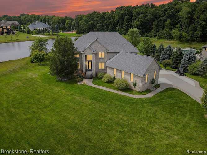 19405 Windmill Dr Ray, MI 48096