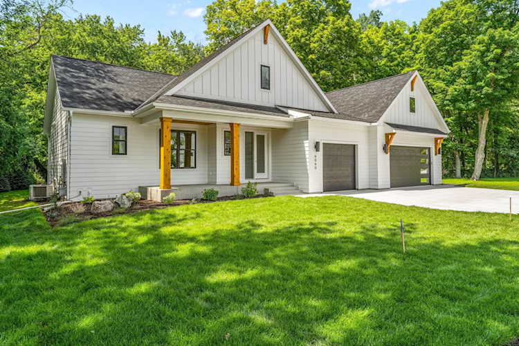 6060 Strawberry Lane Shorewood, MN 55331