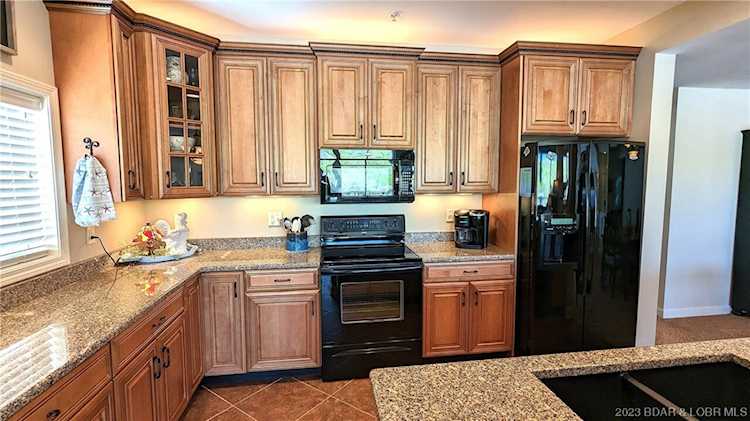 68 Summer Place Ct Camdenton, MO 65020