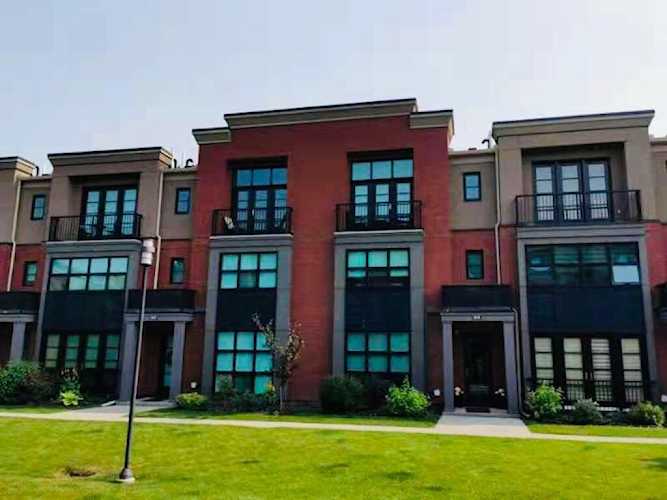 311 Aspen Meadows Hill SW Calgary, AB T3H 0G3